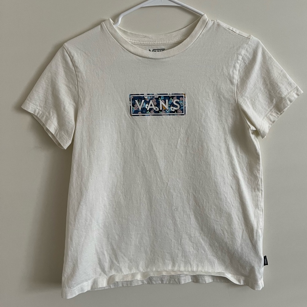 Vans- T Shirt in Women’s Medium